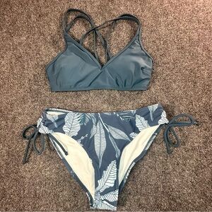 Cupshe Women Swimsuit Bikini Set Two Piece Criss Cross Back
Size Small NWT
